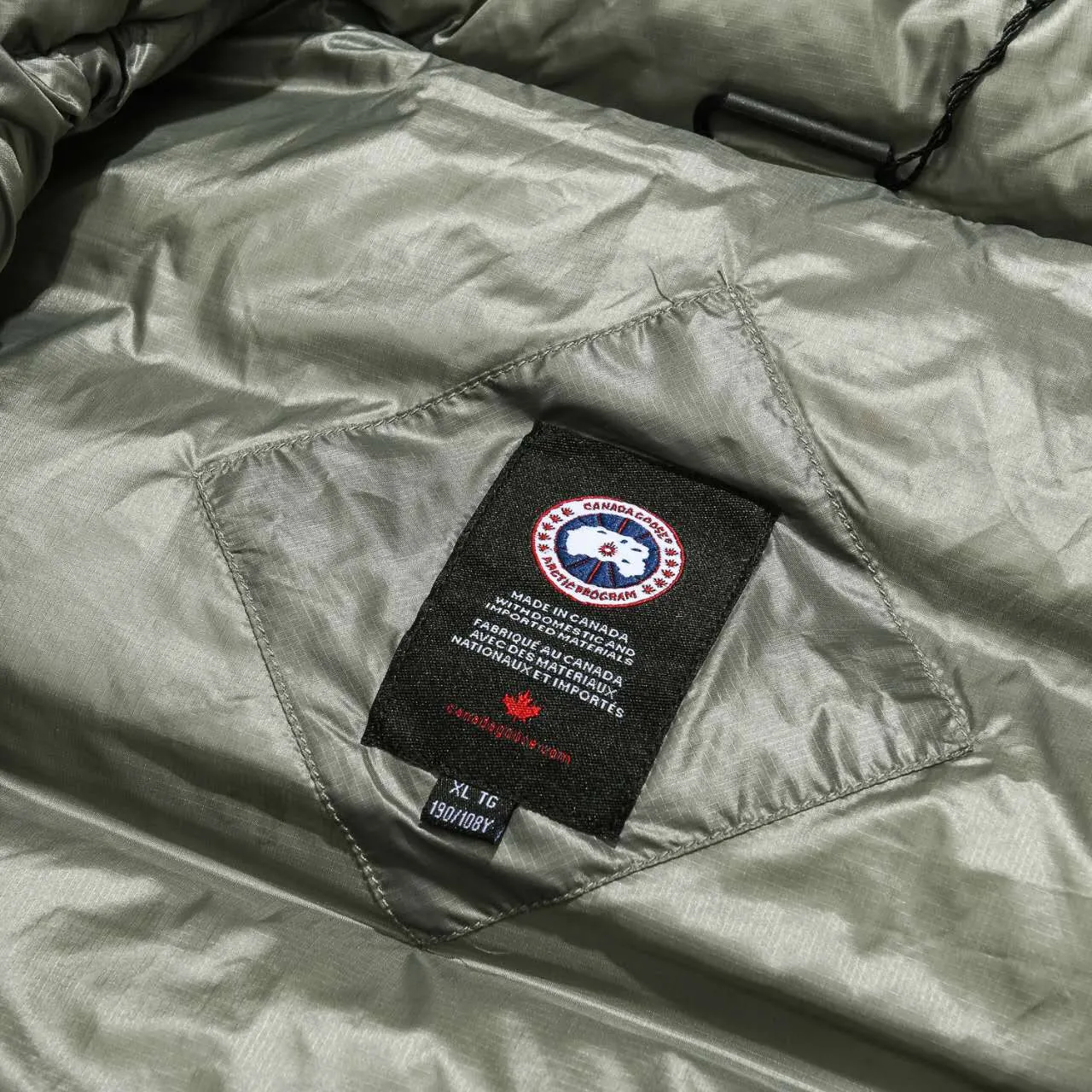 P500 Canadian brand CanadaGoose men's and women's CROFTON lightweight down vest 2229M DWR water repellent treatment WindWall windproof fabric 700 fleece filling original mold opening details one to one production The upper body effect is stunning Exclusively available on the Xiaohongshu purchasing platform The highest version on the market Size: XS S M L XL XXL